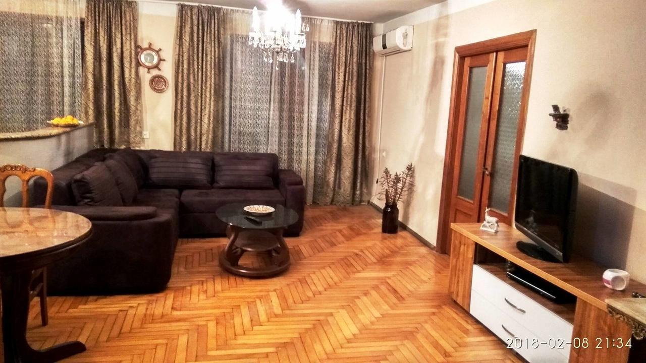 Apartment K. Gamsakhurdia St. Батумі Екстер'єр фото